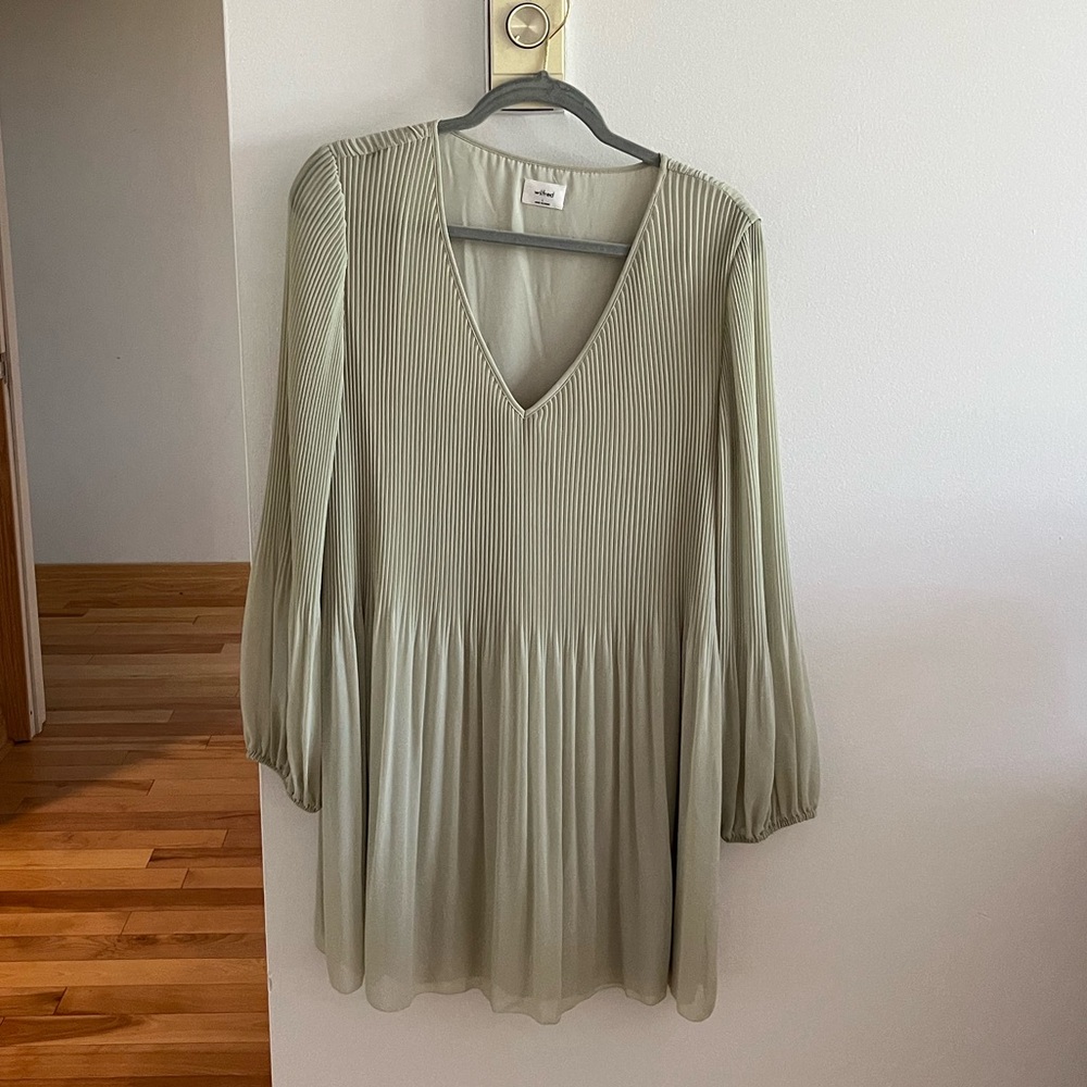 Daydreamer V-neck mini dress - light sage green